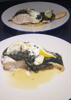 Foto principal de Salmón cremoso en papillote con espinacas y gorgonzola