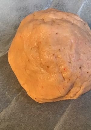 Une photo de Pâte brisée aux pralines roses, lait et farine d'épeautre