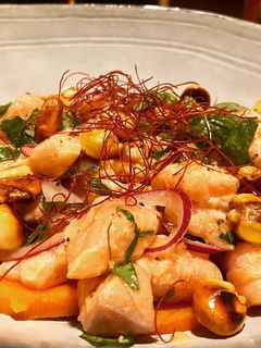 Una foto de Cebiche de salmón a mi manera