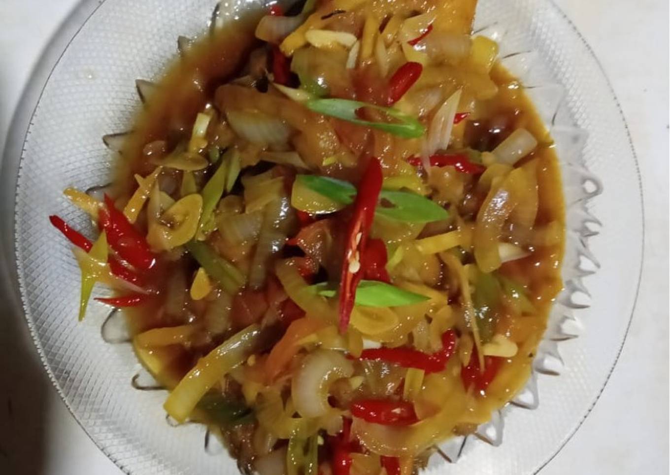 Ikan goreng saus tiram pedas