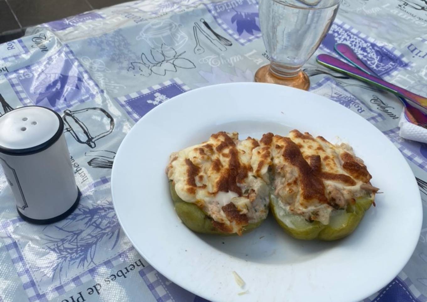 Chayotes rellenos de atún en freidora de aire