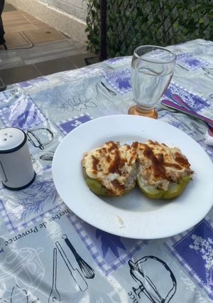 Una foto de Chayotes rellenos de atún en freidora de aire