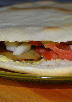 Una foto de Sabich en Pan Árabe