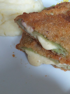Una foto de Milanesas de Berenjenas rellenas de jamón y queso