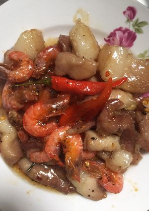 Hình của món Tôm thịt kho.