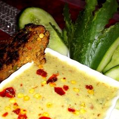 A picture of Yogurty sauce.