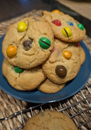 Una foto de Galletas de Chocolate y M&Ms