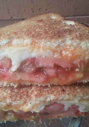 Una foto de Boca-pizza a mi manera!!!🥪🍞🧀🍅🥪