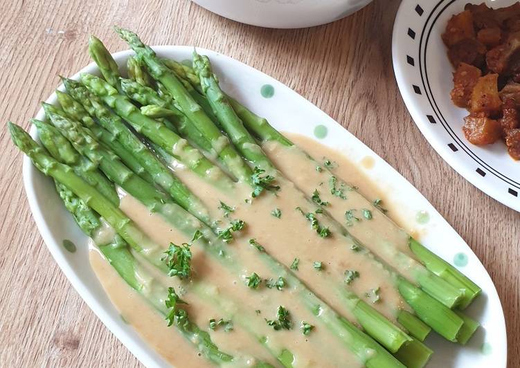 Asparagus with salted egg sauce