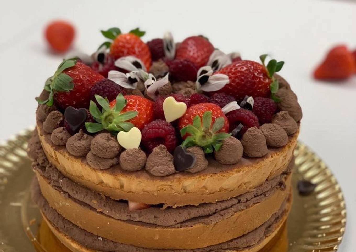 Tarta de bizcocho y crema de trufa de chocolate para San Valentín