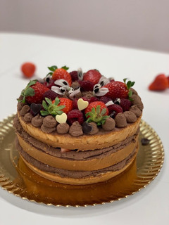 Una foto de Tarta de bizcocho y crema de trufa de chocolate para San Valentín