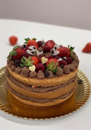 Una foto de Tarta de bizcocho y crema de trufa de chocolate para San Valentín