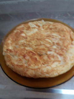 Una foto de Tortilla con patata, cebolla y calabacín