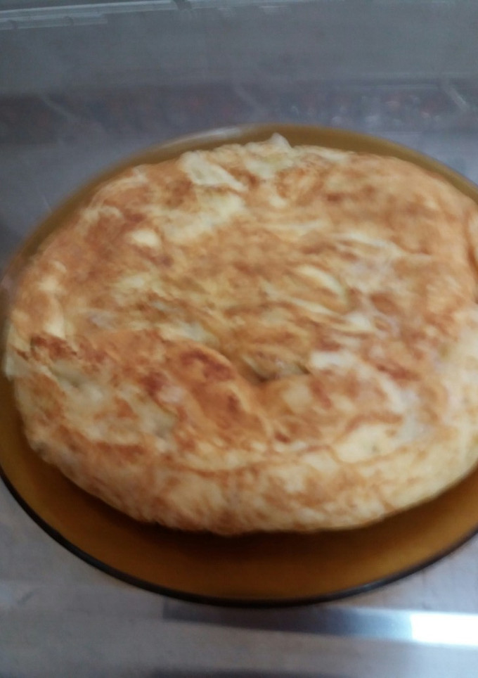 Una foto de Tortilla con patata, cebolla y calabacín