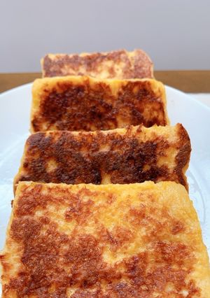 A picture of Japanese style french toast.