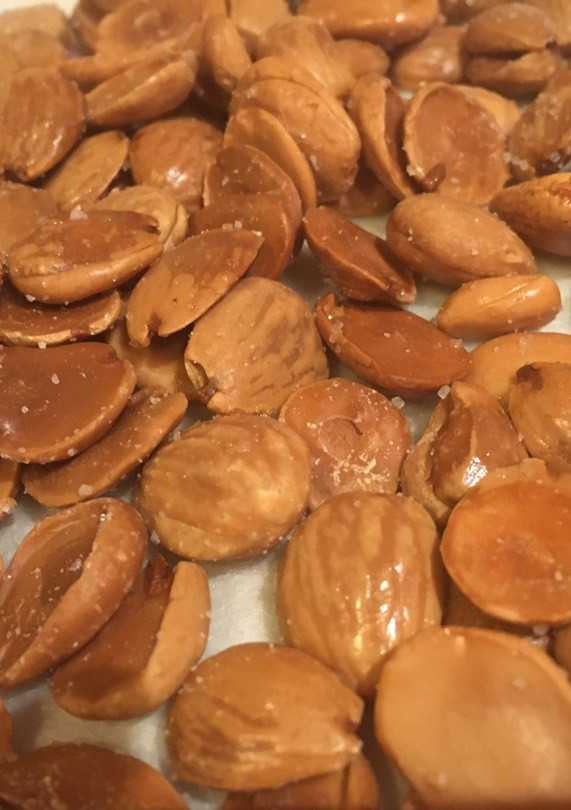 Una foto de Almendra marcona frita