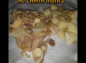 Una foto de Bondiolita de Cerdo Fileteado al champiñón C/Papas al limón 🍋