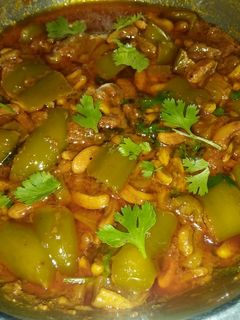 शिमला मिरची आणि ताजी बरबटी ची मिक्स भाजी (shimla mirchi ani barbati recipe in marathi) रेसिपी चे मुख्य फोटो 