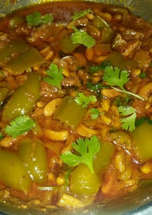 शिमला मिरची आणि ताजी बरबटी ची मिक्स भाजी (shimla mirchi ani barbati recipe in marathi) रेसिपी चे मुख्य फोटो