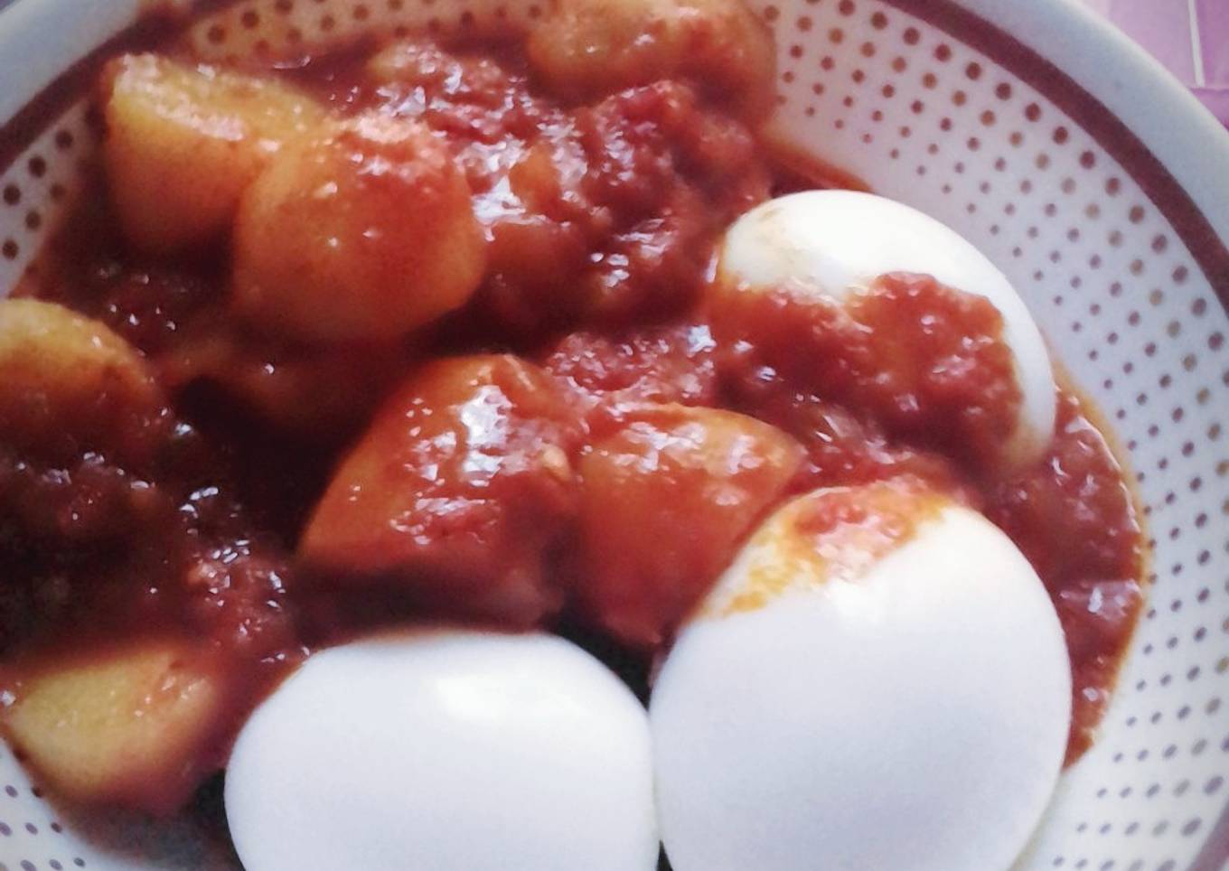 Irish potato and egg sauce