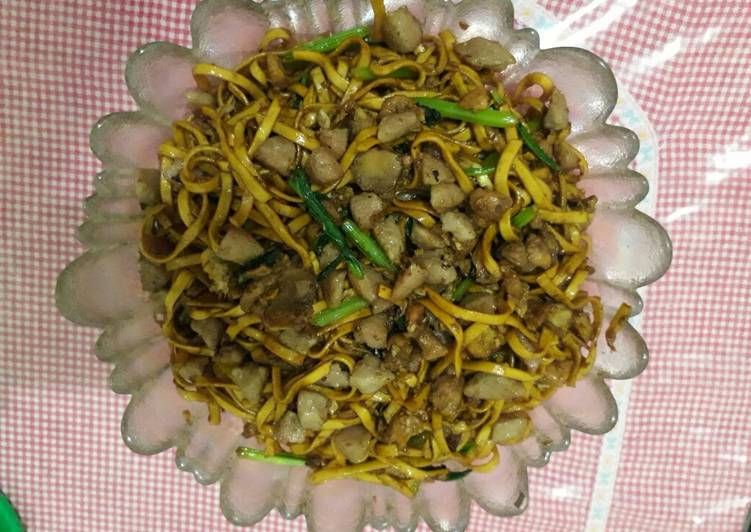 Cara Gampang Menyiapkan Mie Goreng Bakso yang Bisa Manjain Lidah