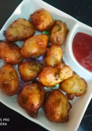 A picture of Rice mavu bonda.