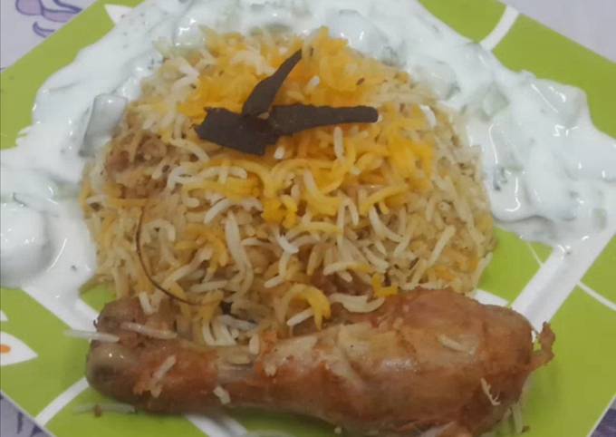 Hyderabadi Sofiyani Kachchi Aqhni Dum Biryani with Chicken