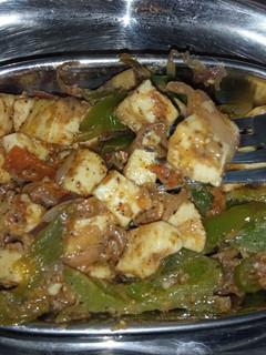 பன்னீர் கேப்சிகம் பெப்பர் ஃப்ரை(paneer capsicum pepper fry recipe in tamil) செய்முறை முக்கிய புகைப்படம்