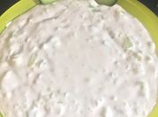 Una foto di cetriolo aglio yogurt