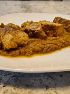 Una foto de Solomillo de cerdo en salsa de puerros, champiñones y zanahorias
