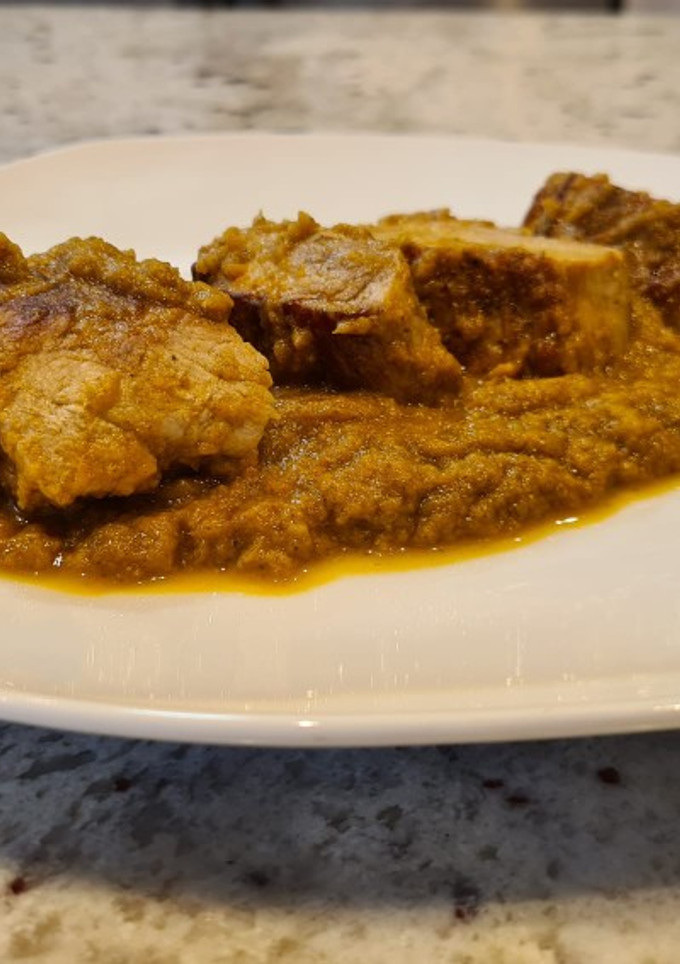Una foto de Solomillo de cerdo en salsa de puerros, champiñones y zanahorias