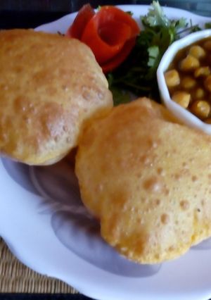 A picture of Aam ras puri.
