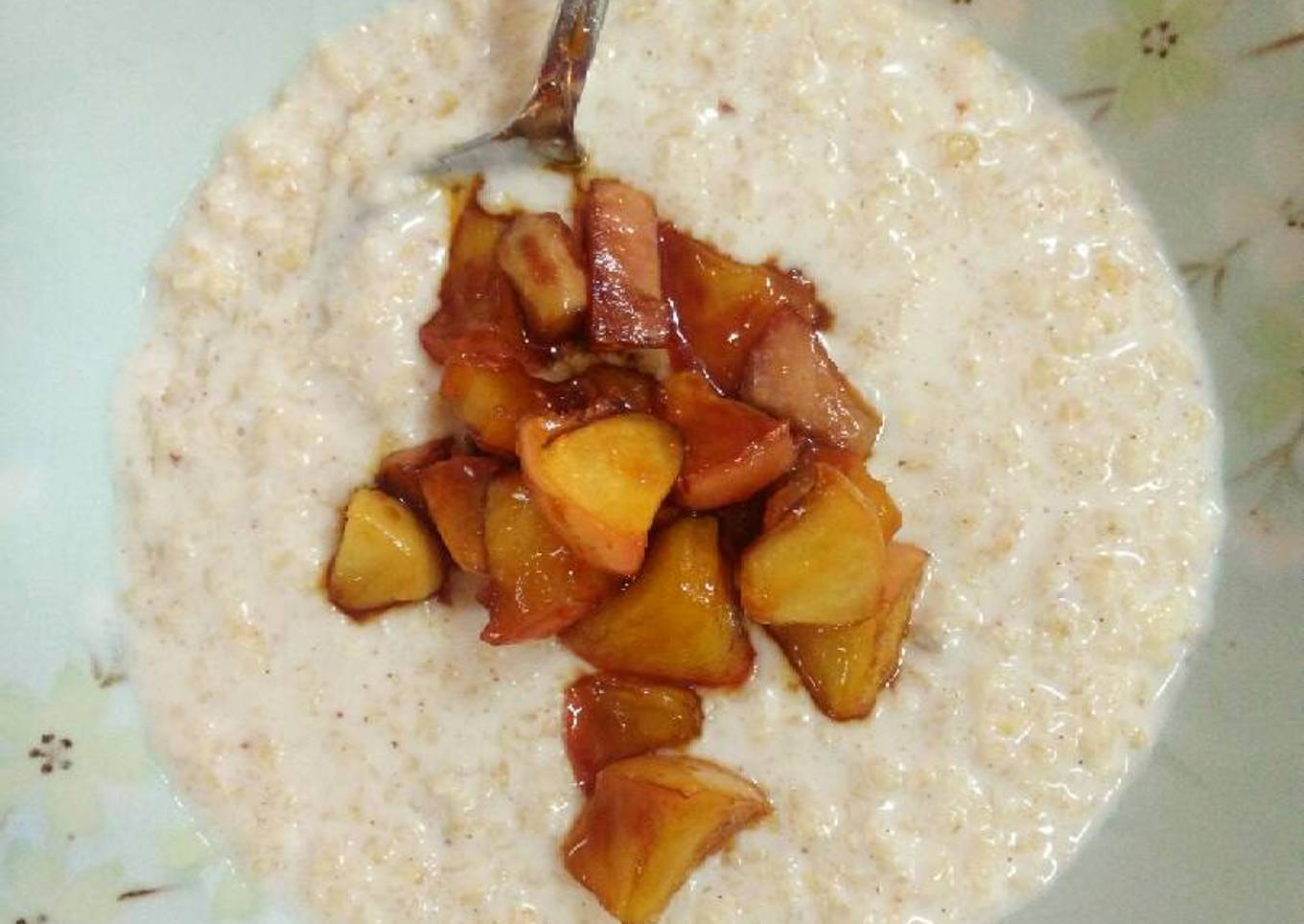 Apple Cinnamon Oatmeal