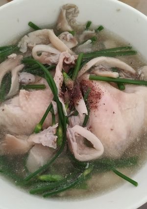 Hình của món Canh Cánh gà, bông hẹ và nấm.