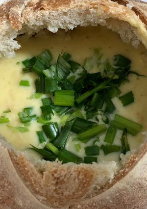 Una foto de Fondue de quesos en pan de campo