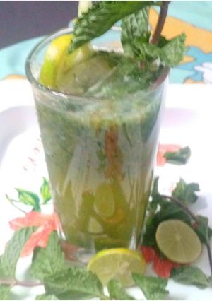 A picture of Cucumber mint cooler.