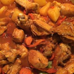 A picture of Chicken Afritada.