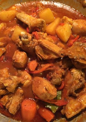 A picture of Chicken Afritada.