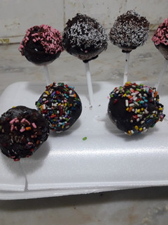 Una foto de Cake pops - chupetin de trufas