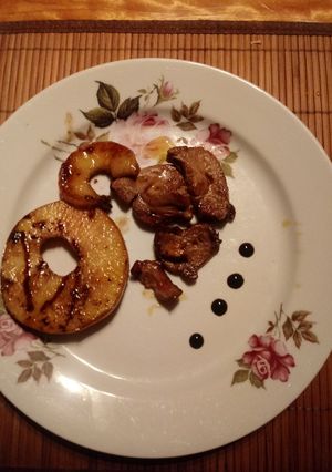 Sült libamáj sült almaszeletekkel recept fotója