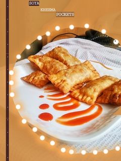 सोया खिमा पोकेट्स(soya kheema pockets recipe in marathi) रेसिपी चे मुख्य फोटो
