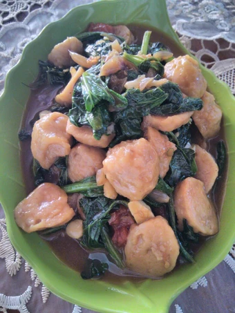 Langkah Mudah untuk Membikin Resep Tumis sawi+bayam+pentol bakso yang Lezat Anti Ribet, Uenak Banget