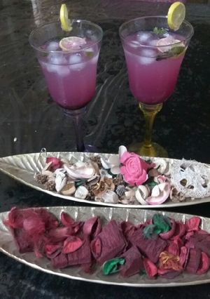 A picture of Blue berry lemonade.