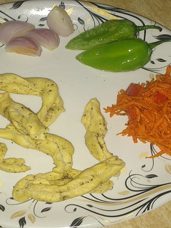 વણેલા ગાઠિયા(gathiya recipe in gujarati) રેસીપી મુખ્ય ફોટો