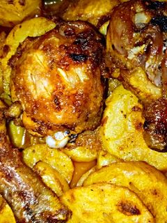 صورة لوصفة دجاج محمر في الفرن مع بطاطا 🍗