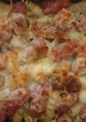 Una foto de Pasta con salchichas al horno