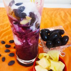A picture of Black grapes apple smoothy.