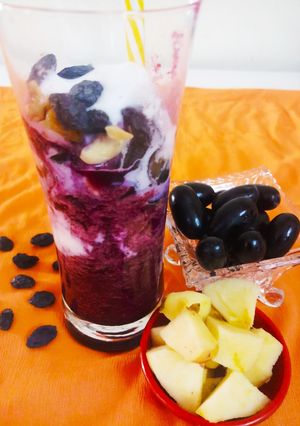A picture of Black grapes apple smoothy.
