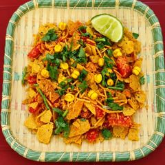 A picture of Khakhra Chaat.