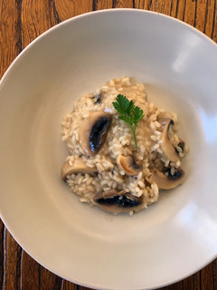 Una foto de Risotto de champiñones y queso manchego